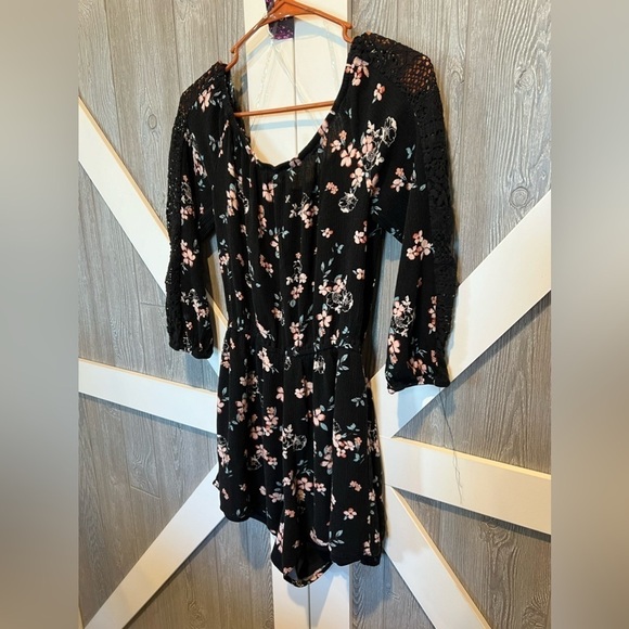150. Floral Long Sleeve Romper with Open lace sleeves S - Picture 7 of 11